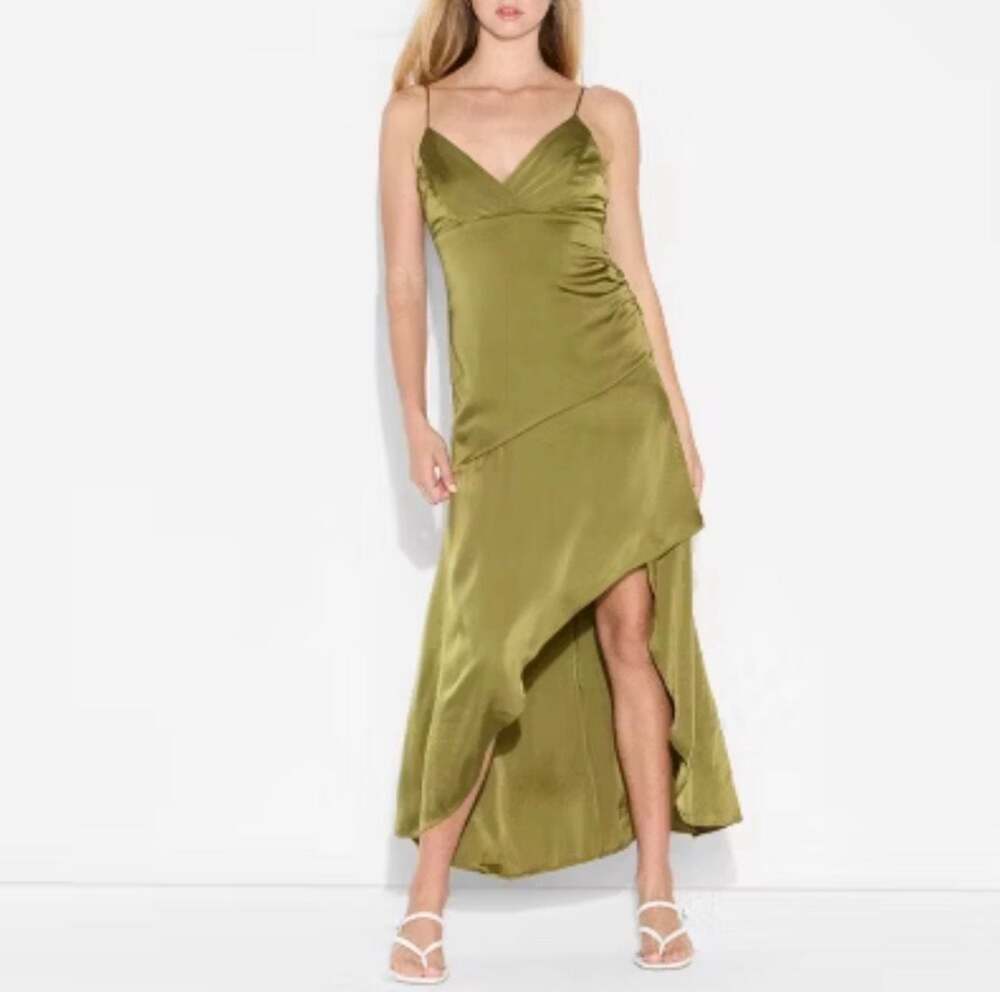 Dresses - Picture 2 of 3